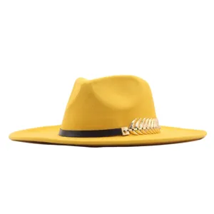 Damen gelber Wollfilz Fedora Hut mit schwarzem Band und goldener Blatt Dekoration Herbst