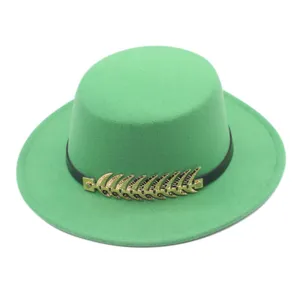 Vintage Britischer Stil Polyester Filz Flacher Fedora Hut Für Herren Damen Mit Metall Fischgräten Gürtelschnalle Herbst Winter Warmer Jazz Hut