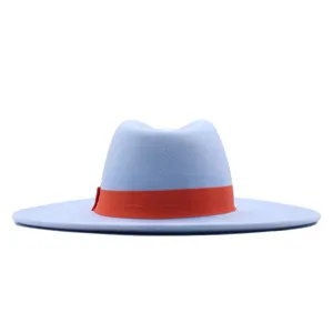 Detailansicht des breitkrempigen Woll-Fedora-Hutes mit kontrastierendem orangefarbenen Band.