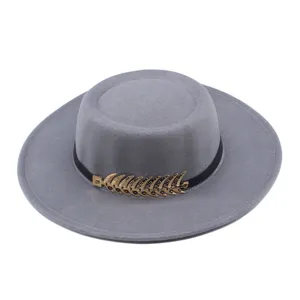 Retro Polyester Filzhut Mit Metall Fischgräte Band Eleganter Breite Krempe Flache Krone Jazz Mütze Für Damen Reisen Accessoire