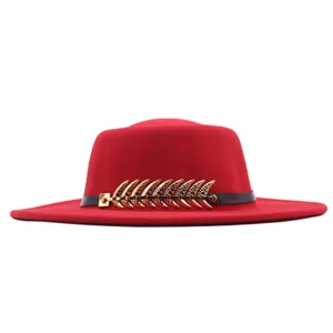 Damen roter flacher Filzhut Fedora mit Metall Fischgräten Band Herbst Winter Wollhut