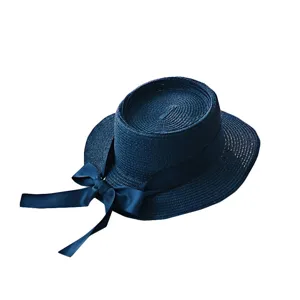 Cappello di paglia blu scuro donna dettaglio, design elegante con nastro, protezione solare.