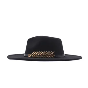 Schwarzer Damen Wollfilz Fedora Hut mit elegantem goldfarbenem Metallblatt Band Herbst.