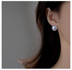 Vue détail de boucles d'oreilles perle lavande, argent S925 style élégant français femmes.