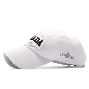 Casual white baseball cap for men and women, stylish embroidered outdoor sports sun hat.