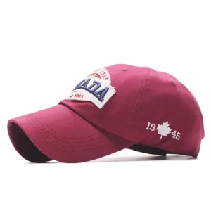 Burgundy baseball cap for men and women, stylish embroidered outdoor sports sun hat.