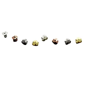 Set aus mehrfarbigen Metall-Ohrring-Verschlüssen in Silber, Gold und Roségold für sicheren Halt.
