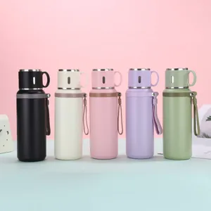 Détail de la bouteille thermos en acier inoxydable 316 avec options de couleur et sangle.