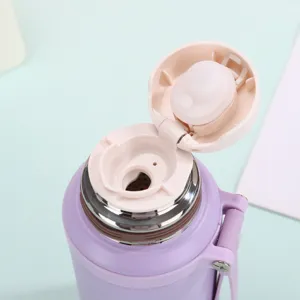 Vue détaillée de bouteille thermos en acier inoxydable 316 avec couvercle et filtre.