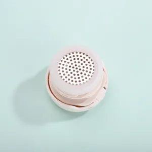 Détail du couvercle de filtre de bouteille thermos, pièce intérieure en acier rose.