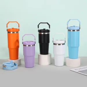 Gobelet isotherme sous vide en acier inoxydable avec poignée et couvercle pour voyage.