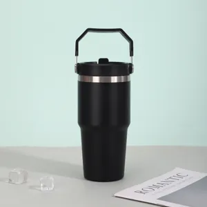 Vue détaillée du gobelet sous vide en acier inoxydable, poignée portable, idéal pour les voyages.