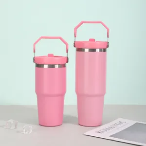 Vue détaillée de tasses de voyage en acier inoxydable rose avec poignée pliable et isolation.