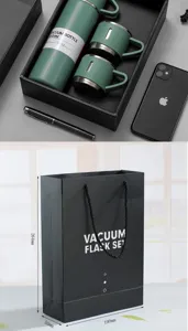 Edelstahl Vakuum Isolierflasche Geschenkeset mit zwei Bechern und passender Papiertüte.