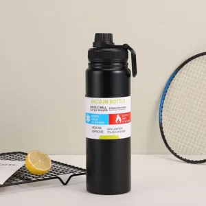 Vue détaillée de la bouteille isotherme en acier inoxydable noir mat avec isolation thermique.
