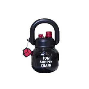 Bouteille d'eau en forme de kettlebell, tasse de sport portable créative avec paille.