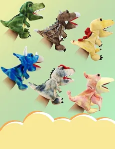 Vue détaillée de jolies marionnettes dinosaures avec bouche mobile, peluche douce pour enfants.