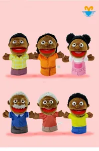 Set aus afrikanischen Familien-Handpuppen Plüschspielzeug für interaktives Erzählen und Bildung.
