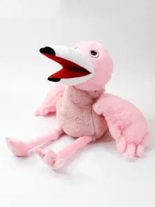 Vue détail marionnette à main peluche toucan rose, parfaite pour histoires d'enfants.