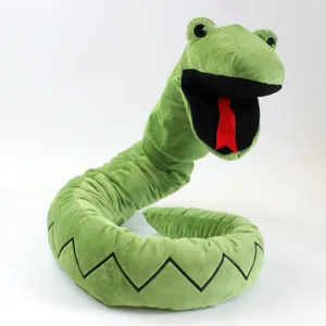 Giocattolo pupazzo a serpente di peluche verde con lingua rossa e motivo a zigzag.
