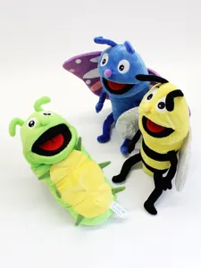Set de marionnettes à main insectes en peluche, chenille, papillon et abeille pour enfants.