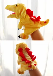 Gedetailleerd overzicht van gele pluche dinosaurushandpop met rode stekels en beweegbare mond.