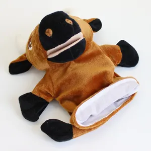 Marionnette à main en peluche taureau marron, jouet animal doux avec bouche mobile.