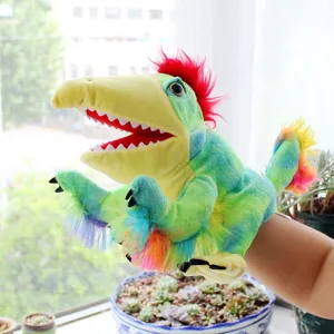 Details van de kleurrijke dinosaurus handpop pluche speelgoed met bewegende mond.