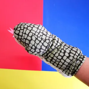 Pupazzo a mano serpente in peluche con bocca mobile, morbido giocattolo animale per bambini.