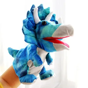 Blauwe pluche triceratops handpop speelgoed met bewegende mond voor kinderverhalen en leuk spel.