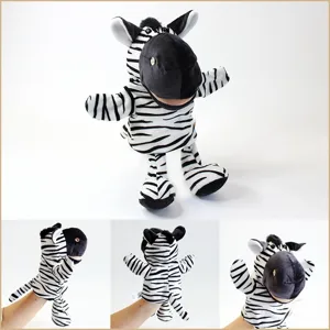 Marionnette en peluche zèbre avec longues jambes et bouche mobile pour jouer et conter.