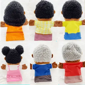 Vielfältige Familien Handpuppen Plüschspielzeug Set, afrikanische Frisuren für interaktives Spielen.