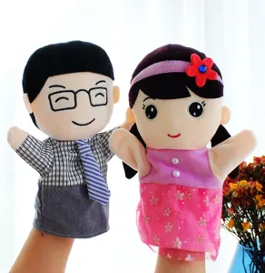 Set di marionette a mano in peluche, morbide bambole in tessuto per storie interattive.