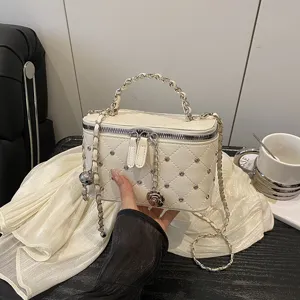 Femme Matelassé PU Cuir Rivet Chaîne Bandoulière Sac à Main Petit Carré Mode Casual