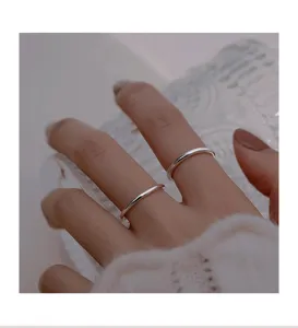 999 Massivsilber schlichter Ring minimalistischer Damen Modeschmuck Detailansicht Hand