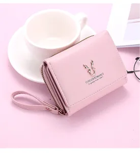 Portefeuille court en cuir PU rose pour femme avec cerf, porte-cartes compact à trois volets.