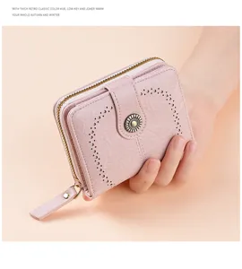 Portafoglio corto da donna in pelle cerata con design traforato e tasca portamonete.