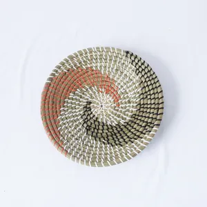 Piastra murale decorativa tessuta a mano, design a spirale tricolore minimalista e moderno.