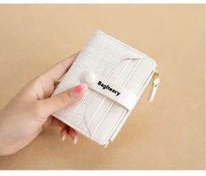 White short wallet for women, crocodile pattern fold coin purse with multi card slots.