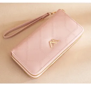 Rosa gesteppte lange Geldbörse mit Doppelreißverschluss und Handschlaufe, elegante Clutch.