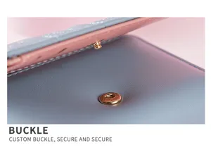 Nahraufnahme des eleganten zweifarbigen Geldbörsen Druckknopf Details aus Metall.