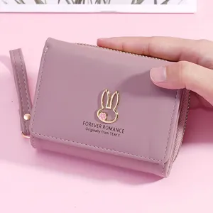 Dames korte portemonnaie van PU leer met drie vouwen en schattig konijn metalen hanger in roze