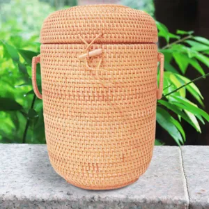Vietnamese hand-woven rattan tea storage jar with lid and wooden clasp for pu-erh tea packaging