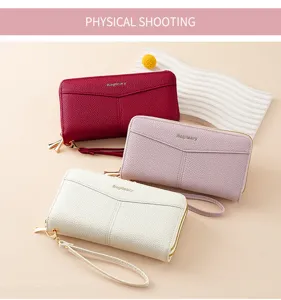 Portafoglio donna lungo con doppia zip e laccetto da polso, elegante pochette in ecopelle martellata.
