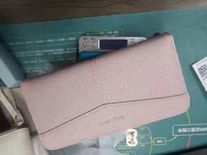 Portafoglio lungo rosa da donna, pochette in pelle PU minimalista con texture chic.
