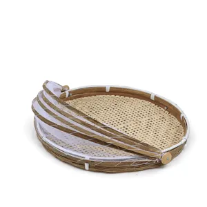 Cesta de secado de bambú tejido con cubierta de malla plegable para alimentos al aire libre.