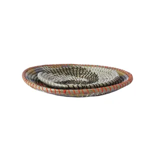 Bellissimo piatto decorativo in erba palustre intrecciata set di cesti da parete