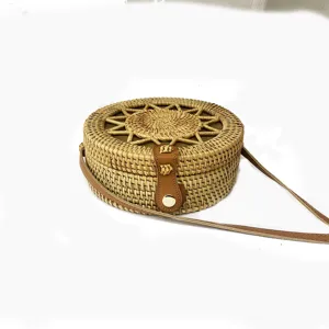Ronde geweven stro schoudertas voor dames, boho vintage rotan crossbody tas voor de zomer.