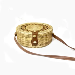 Ronde rattan schoudertas voor dames, retro stijl geweven crossbody tas voor strand en zomer.