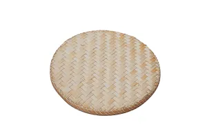 Couvercle de nourriture en bambou tissé à la main, matériau naturel, déco de cuisine rustique.
